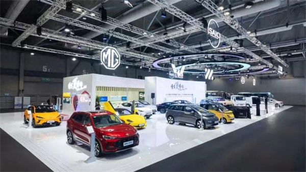 上汽用半年时间，展现出中国汽车“头雁”的变革伟力