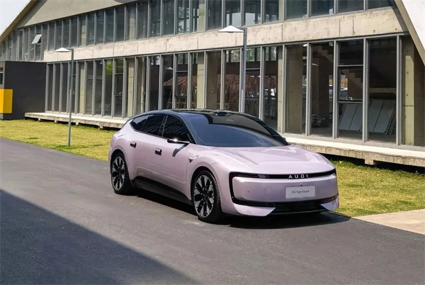 销量七连涨，汽车工业转型之“上汽范本”