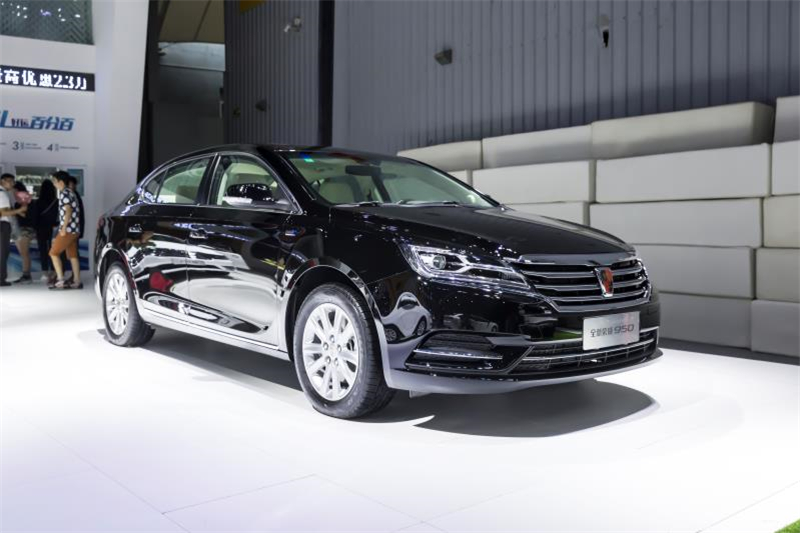 全新荣威950、荣威e950定义“高级轿车” 成都车展亮相售价16.88万起 互联网汽车上市一周年 系统升级带来颠覆式进化