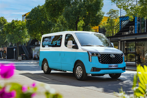 跑得猛、花得少、养得省、全场景！“全场景高价值轻客”上汽大通新途V80 9AT荣耀上市，全面高人一档